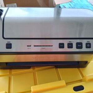 FoodSaver Vacuum Sealer - Silver and Black